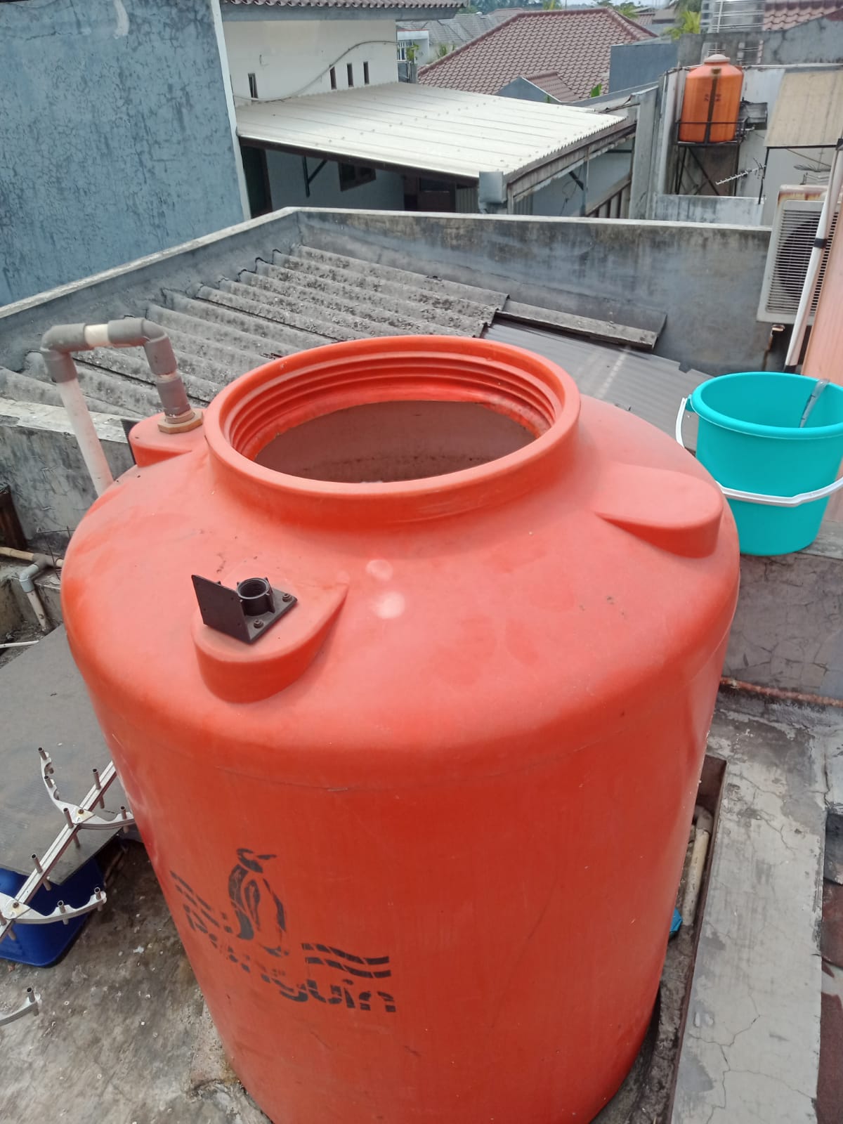 Jasa Kuras dan Cuci Toren Air Tambun