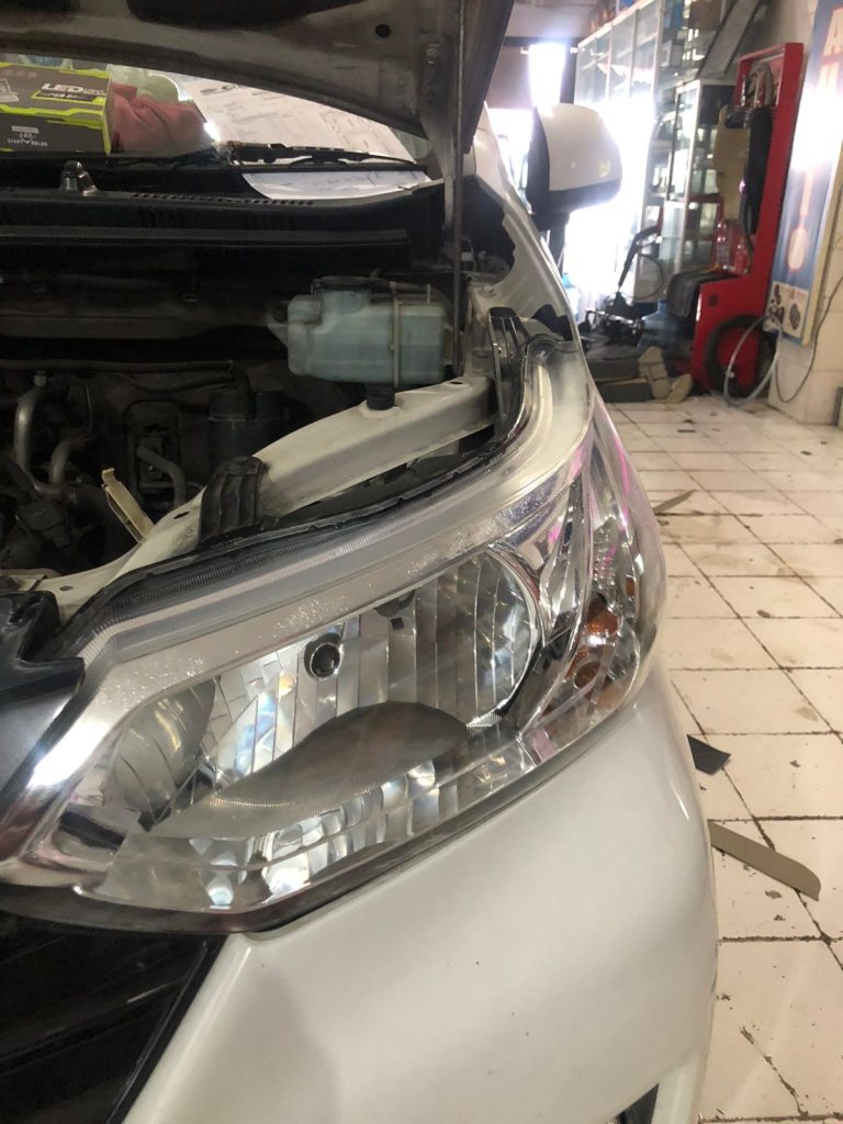 setelah di poles lampu mobil